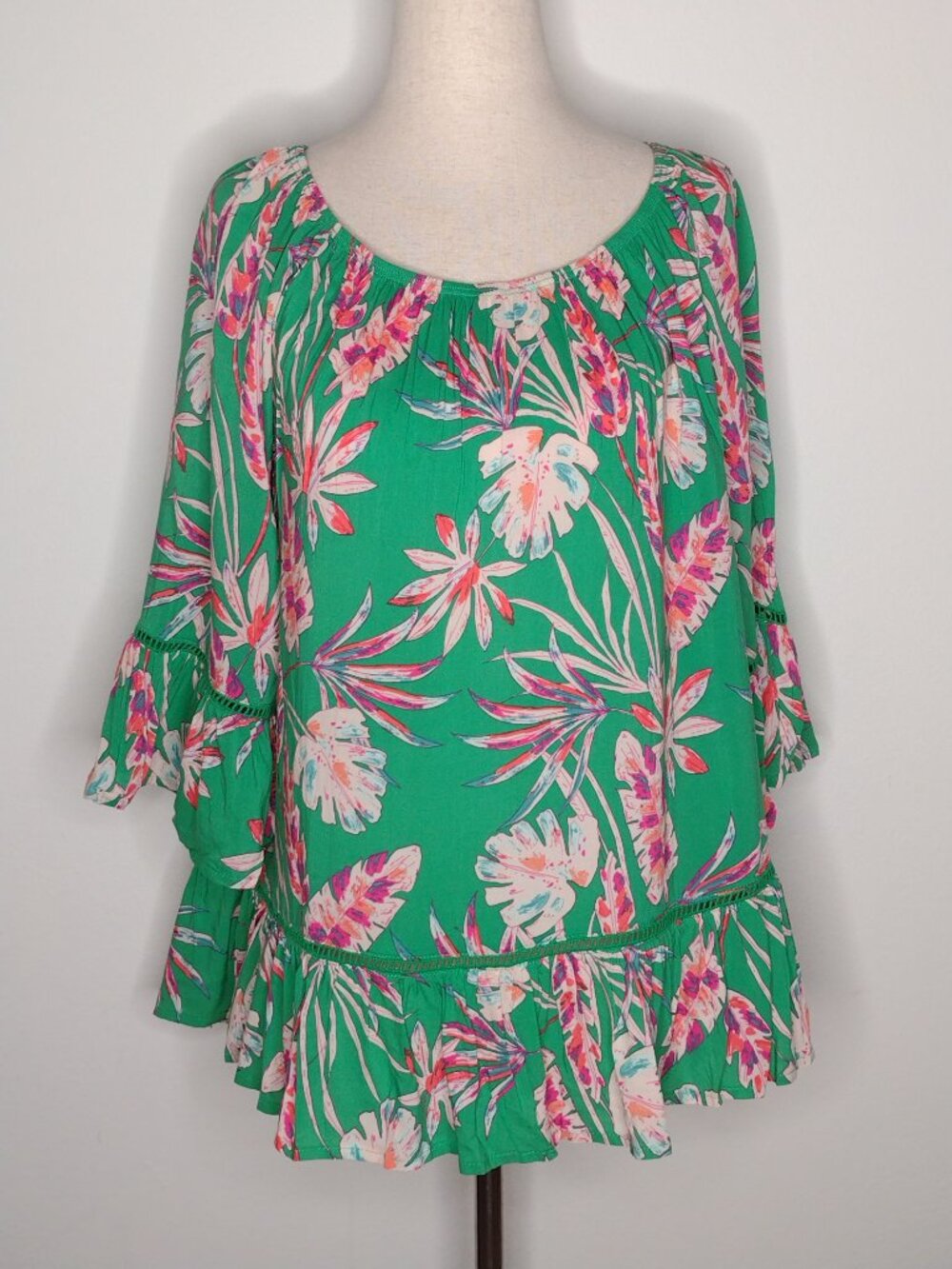 NWT Fever Women's Green/Pink Floral Blouse Size Small